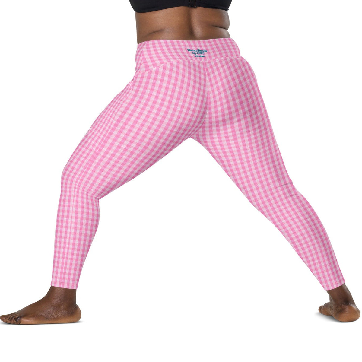 A model wearing the EcoFlex Sculpt Leggings in plaited pink pattern