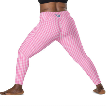 A model wearing the EcoFlex Sculpt Leggings  in plaited pink pattern