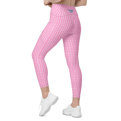 A model wearing the EcoFlex Sculpt Leggings  in plaited pink pattern