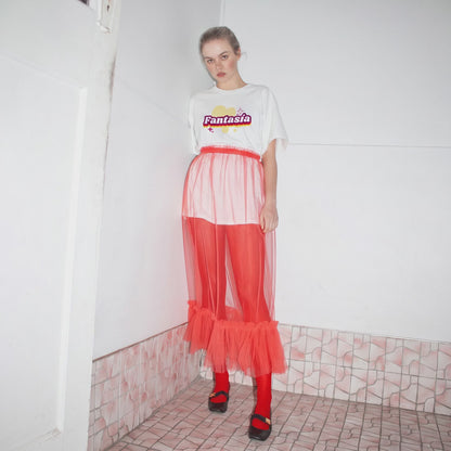 video showing bunnybanky model wearing the fantasia tee and red leggigns in motion
